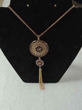 Gold Tone -Rhinestone Necklace #A439